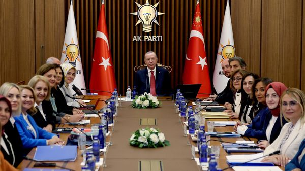 Cumhurbaşkanı Erdoğan, partisinin kadın belediye başkanlarını kabul etti - Sputnik Türkiye