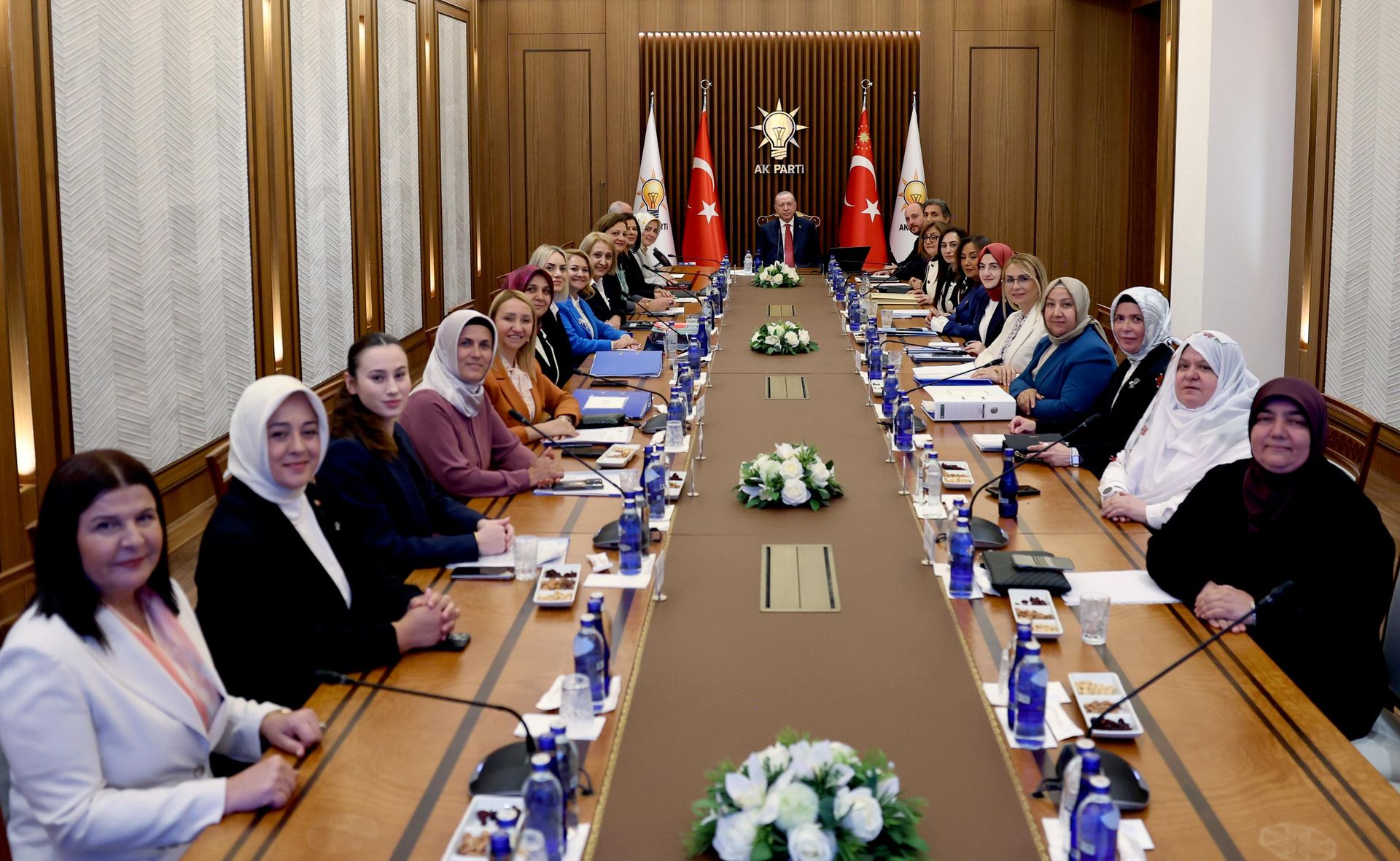 Cumhurbaşkanı Erdoğan, partisinin kadın belediye başkanlarını kabul etti - Sputnik Türkiye, 1920, 10.09.2026