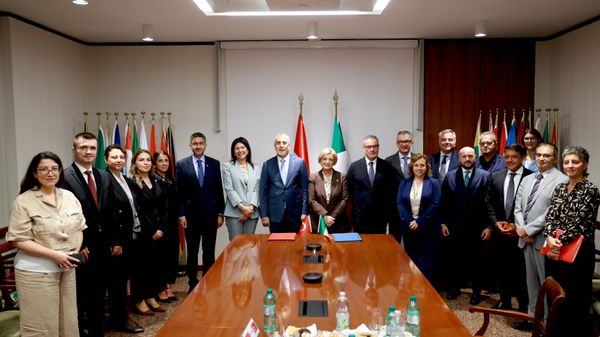 Çalışma ve Sosyal Güvenlik Bakanı Vedat Işıkhan ile İtalya Çalışma ve Sosyal Politikalar Bakanı Marina Elvira Calderone arasında işbirliği mutabakat zaptı imzalandı - Sputnik Türkiye