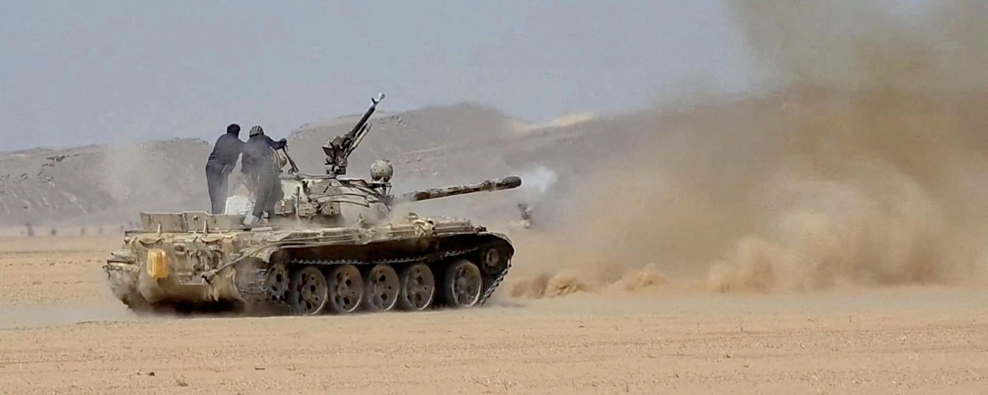 Suudi destekli Yemen güçleri bir tank üzerinde Husiler'in bulunduğu bölgeyi hedef aldı - Sputnik Türkiye, 1920, 15.09.2026