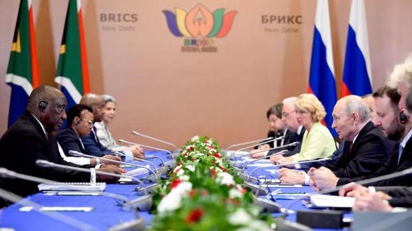 Putin, BRICS Zirvesi’nde Güney Afrika Cumhurbaşkanı Ramaphosa ile görüştü - Sputnik Türkiye