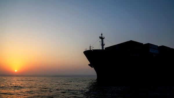 Hürmüz Boğazı’ndaki bazı gemiler İran’ın Keşm ile Larek Adası arasında bekleyişini sürdürüyor - Sputnik Türkiye