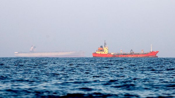 Hürmüz Boğazı’ndaki bazı gemiler İran’ın Keşm ile Larek Adası arasında bekleyişini sürdürüyor - Sputnik Türkiye