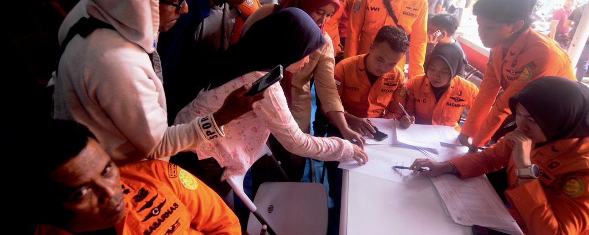 Endonezya'nın Java bölgesi açıklarında 243 kişiyi taşıyan yolcu gemisiyle irtibat kesildi.  - Sputnik Türkiye, 1920, 13.09.2026