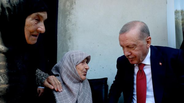 Cumhurbaşkanı Recep Tayyip Erdoğan, Rize'de komşularını ziyaret etti - Sputnik Türkiye