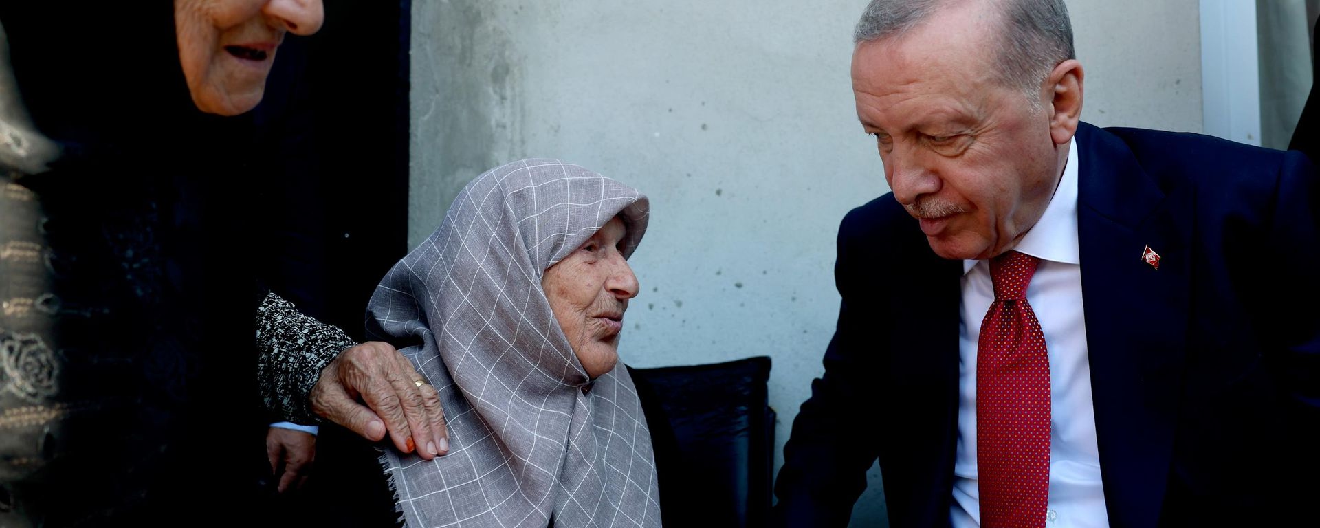 Cumhurbaşkanı Recep Tayyip Erdoğan, Rize'de komşularını ziyaret etti - Sputnik Türkiye, 1920, 13.09.2026