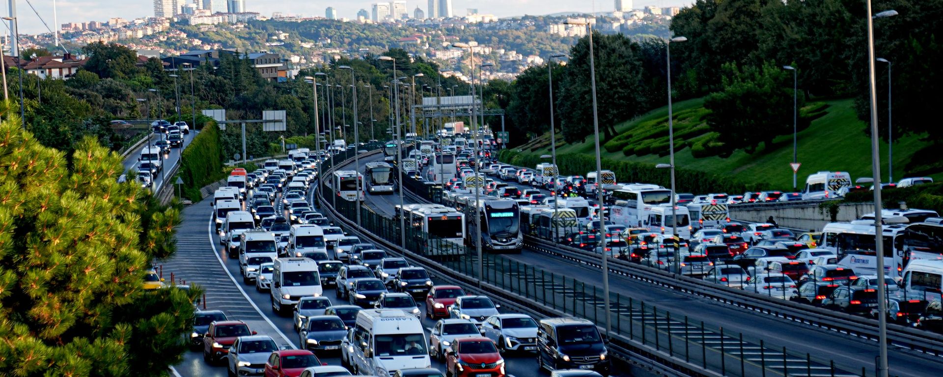 İstanbul'da okulların açıldığı ilk gün trafik nasıl? - Sputnik Türkiye, 1920, 14.09.2026
