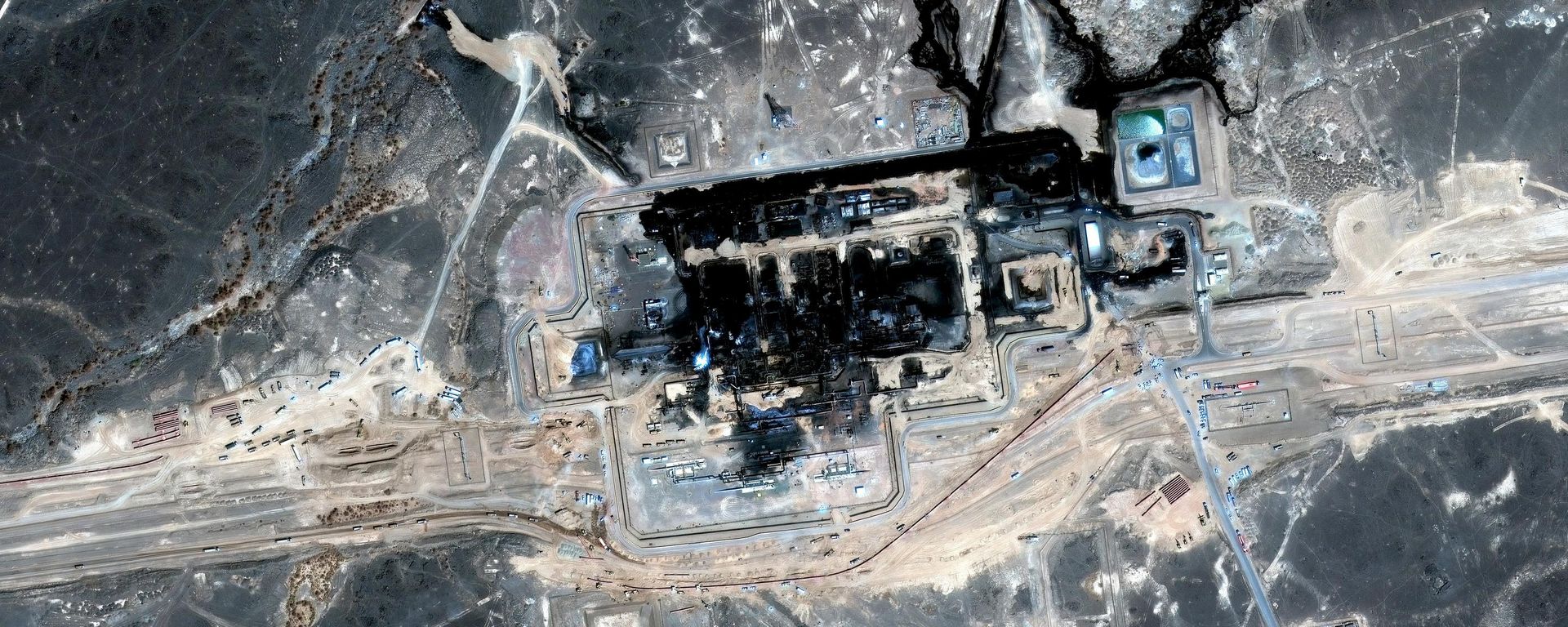 Suudi Arabistan'da saldırı sonrası petrol rafinerisi - Sputnik Türkiye, 1920, 14.09.2026