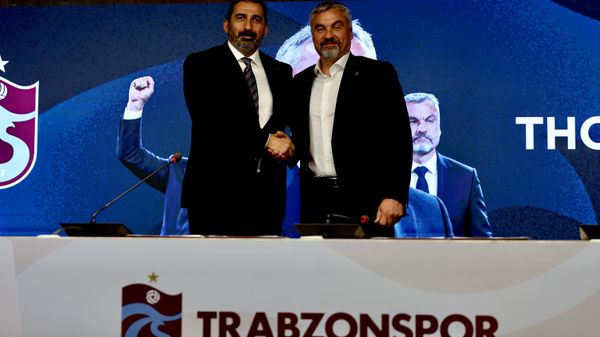 Trabzonspor Kulübü, teknik direktör Thomas Reis (sağda) için imza töreni düzenledi - Sputnik Türkiye