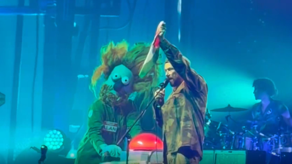Damon Albarn, Gorillaz konserinde Filistin bayrağı kaldırdı - Sputnik Türkiye