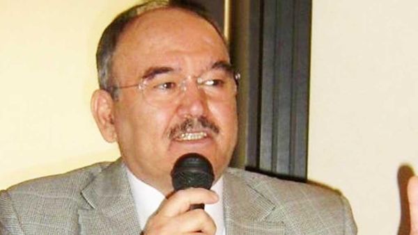 Eski İzmir Büyükşehir Belediye Başkanı Burhan Özfatura hayatını kaybetti - Sputnik Türkiye
