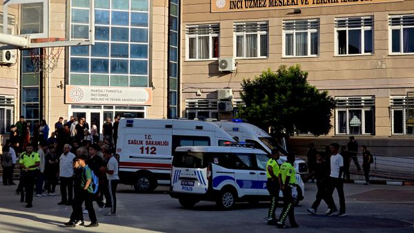 Manisa Turgutlu'da lisenin önünde silahlı saldırı - Sputnik Türkiye