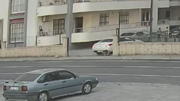 Hatay'da 4 yaşındaki çocuk geri manevra yapan otomobilin altında kaldı - Sputnik Türkiye