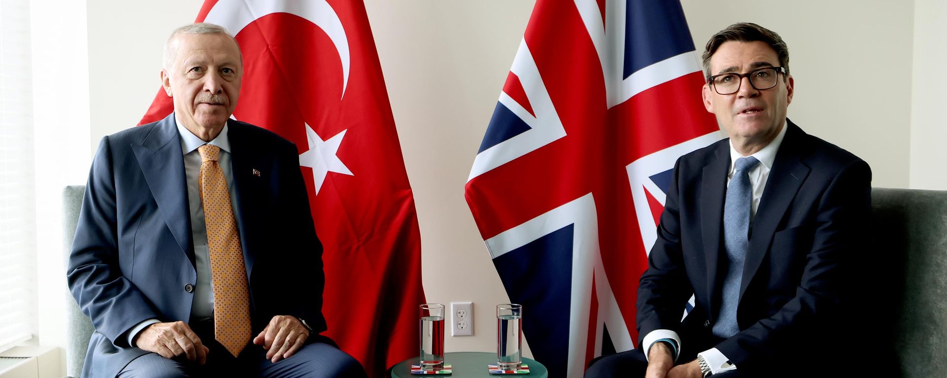 Cumhurbaşkanı Recep Tayyip Erdoğan ve İngiltere Başbakanı Andy Burnham - Sputnik Türkiye, 1920, 22.09.2026