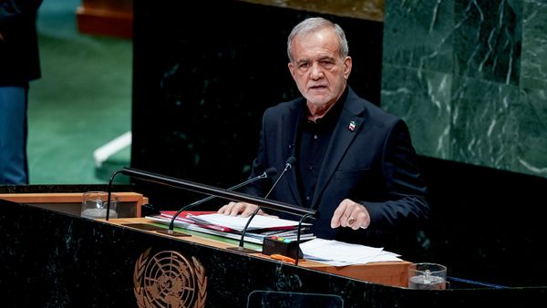 Mesud Pezeşkiyan - Sputnik Türkiye