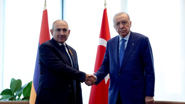 Cumhurbaşkanı Recep Tayyip Erdoğan ve Ermenistan Başbakanı Nikol Paşinyan - Sputnik Türkiye