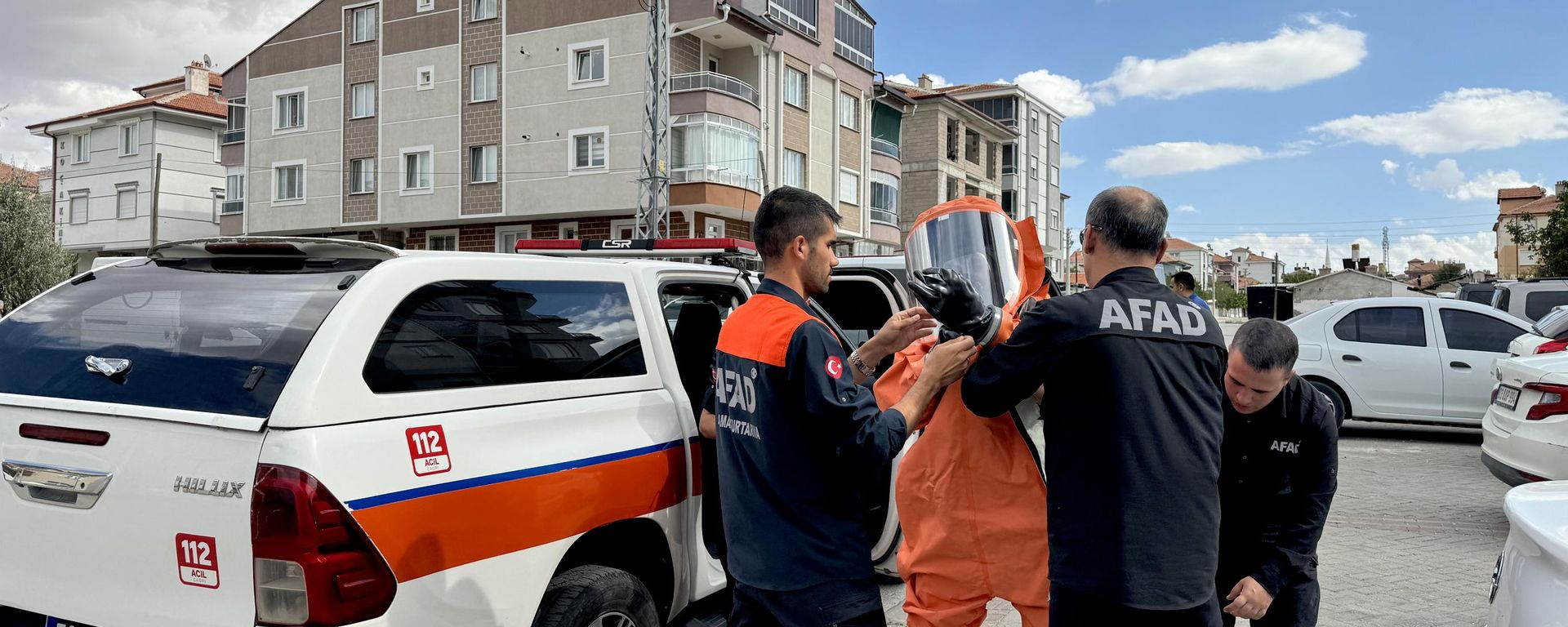 Karaman'da karı koca evlerinde ölü bulundu. Evde bulunan bir maddenin kimyasal olma ihtimali üzerine bölgeye sevk edilen AFAD ekipleri, dairede incelemede bulundu - Sputnik Türkiye, 1920, 23.09.2026