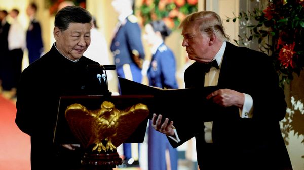 Trump Şi'ye 'kel kartal' hediye etti - Sputnik Türkiye