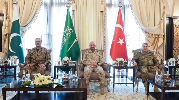 Genelkurmay Başkanı Orgeneral Selçuk Bayraktaroğlu, Mekke Ortak Savunma Anlaşması kapsamında düzenlenen toplantıya katıldı - Sputnik Türkiye