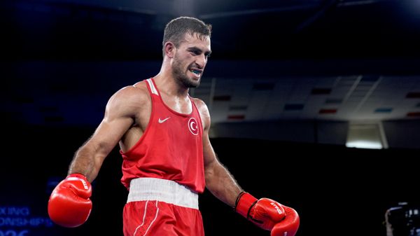 Milli sporcu Emrah Yaşar, erkekler 90 kiloda altın madalya kazandı - Sputnik Türkiye