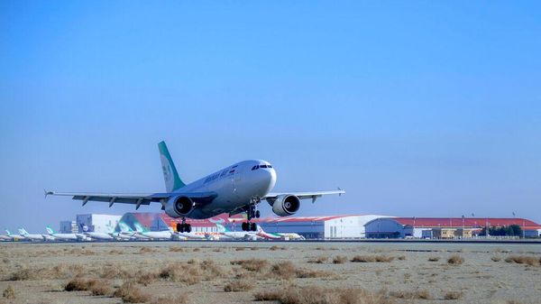 İran'ın İmam Humeyni havaalanından kalkan Mahan Air uçağı - Sputnik Türkiye