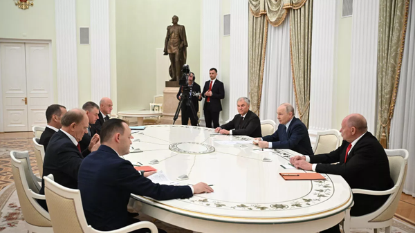 Vladimir Putin, seçimlerde Duma'ya giren partilerin liderleri ile bir araya geldi - Sputnik Türkiye