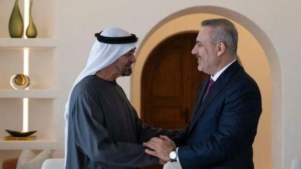 Dışişleri Bakanı Hakan Fidan, Birleşik Arap Emirlikleri'nin başkenti Abu Dabi'de BAE Devlet Başkanı Al Nahyan tarafından kabul edildi - Sputnik Türkiye