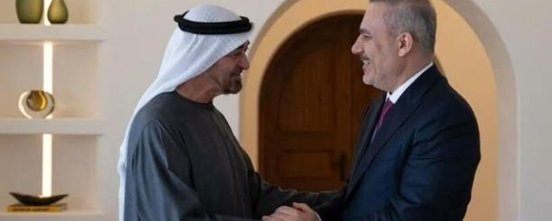 Dışişleri Bakanı Hakan Fidan, Birleşik Arap Emirlikleri'nin başkenti Abu Dabi'de BAE Devlet Başkanı Al Nahyan tarafından kabul edildi - Sputnik Türkiye, 1920, 28.09.2026