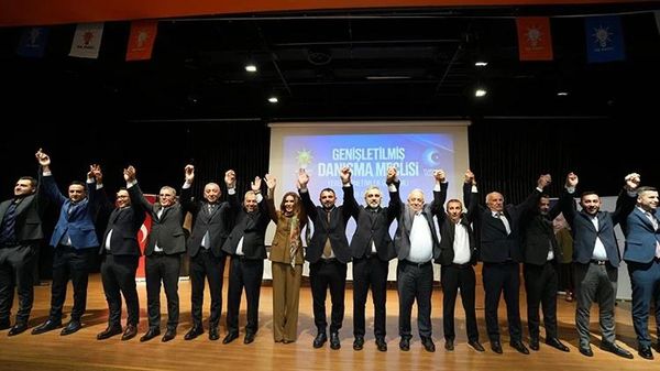 Ataşehir'de CHP'li 6 meclis üyesi AK Parti'ye geçti - Sputnik Türkiye