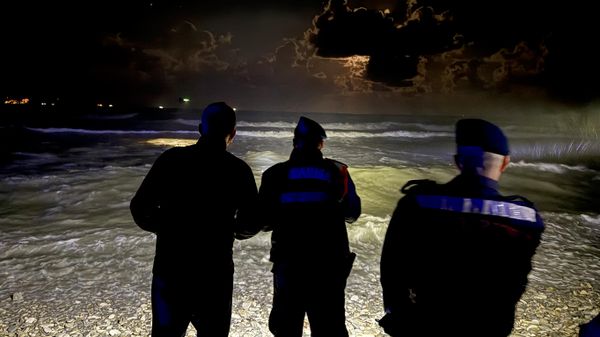 Sinop'ta alabora olan teknedeki bir polis memuru yaşamını yitirdi, kaybolan bir polis memurunun bulunması için çalışma yürütülüyor - Sputnik Türkiye