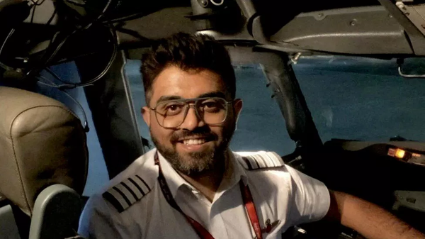 Flydubai pilotu Smit Machchhar - Sputnik Türkiye