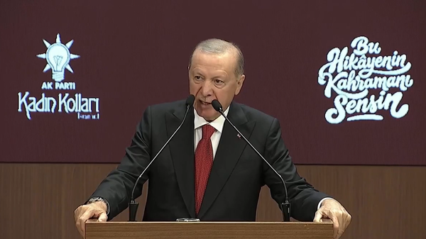 Cumhurbaşkanı Erdoğan, Ankara’da “AK Parti İstanbul İl Kadın Kolları Mahalle Başkanları İstişare ve Değerlendirme Toplantısı”nda - Sputnik Türkiye