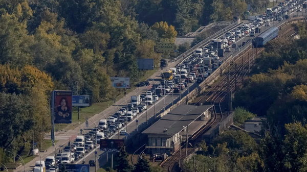 Ukrayna'nın başkenti Kiev'de trafik durumu - Sputnik Türkiye