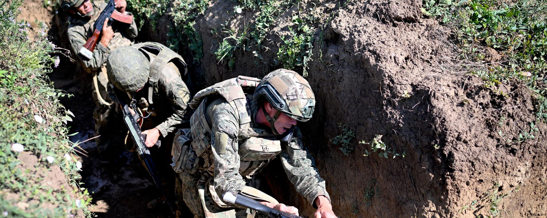 Военнослужащие Псковского соединения ВДВ группировки войск Центр во время тактической подготовки на Днепропетровском направлении СВО - Sputnik Türkiye, 1920, 03.10.2026