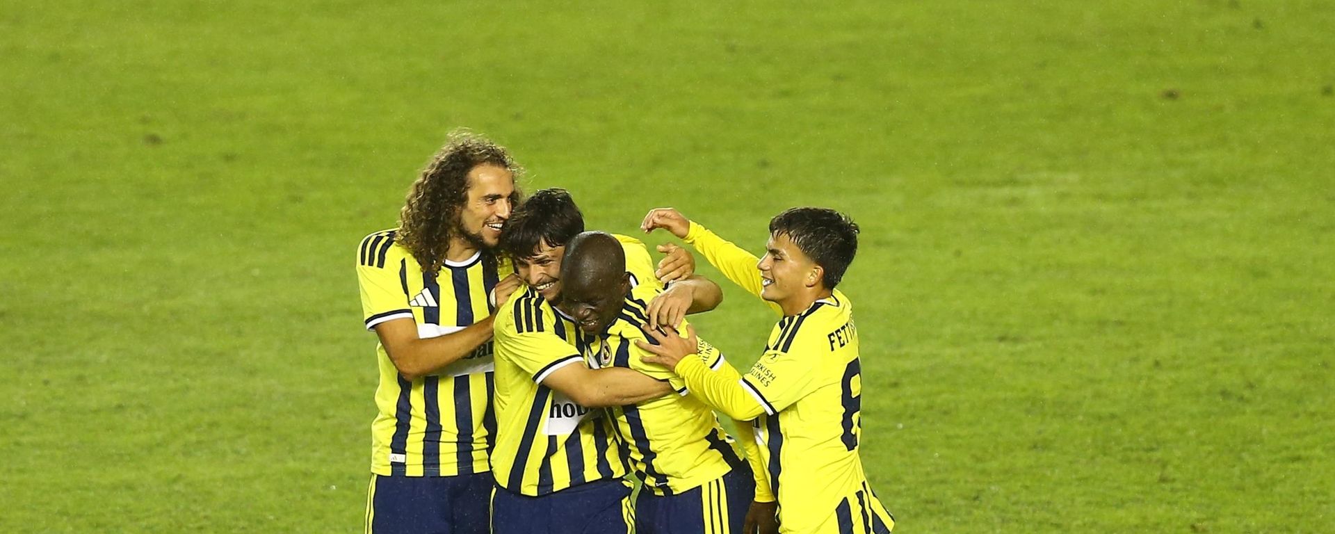 Fenerbahçe'de gol sevinci - Sputnik Türkiye, 1920, 14.10.2026