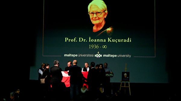 Felsefeci Prof. Dr. İoanna Kuçuradi son yolculuğuna uğurlanıyor - Sputnik Türkiye