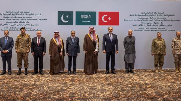 Dışişleri Bakanı Hakan Fidan  ile Milli Savunma Bakanı Yaşar, ''Stratejik Siyasi ve Savunma Komitesi''nin toplantısına katıldı - Sputnik Türkiye