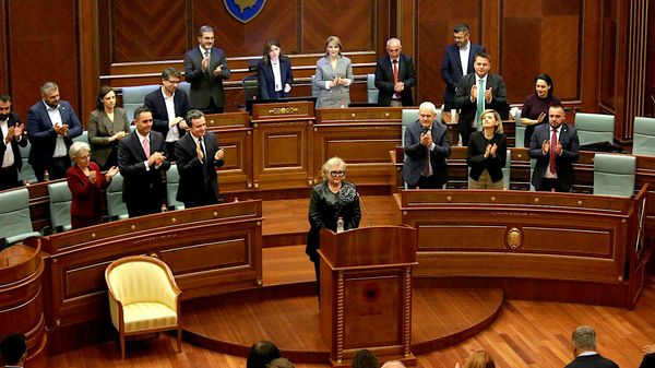 Kosova Meclisi'nde Justina Shiroka Pula, cumhurbaşkanı seçildi - Sputnik Türkiye