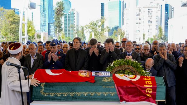 Göksel Arsoy son yolculuğuna uğurlandı - Sputnik Türkiye