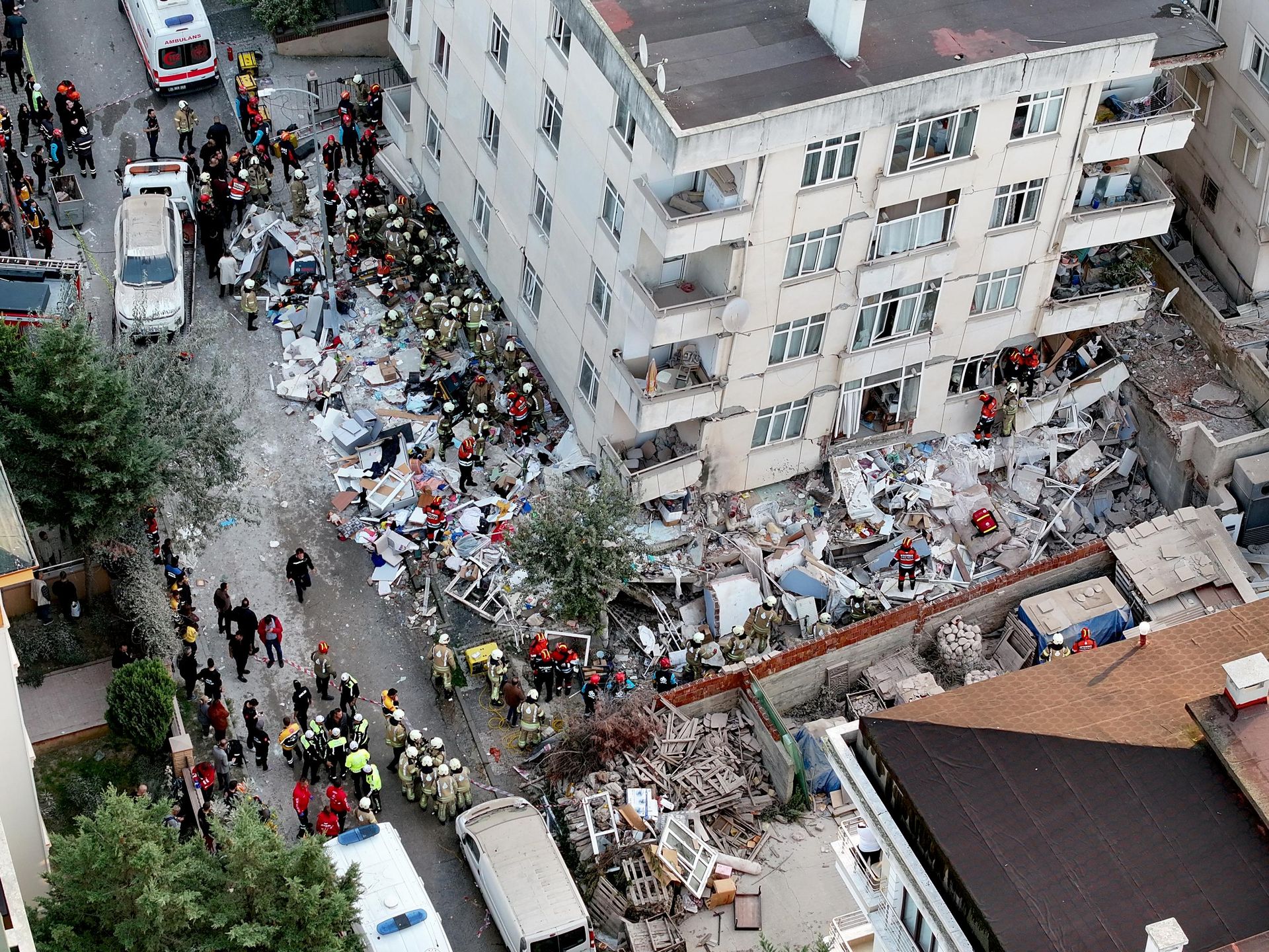 İstanbul'da 3 katı çöken bina - Sputnik Türkiye, 1920, 08.10.2026