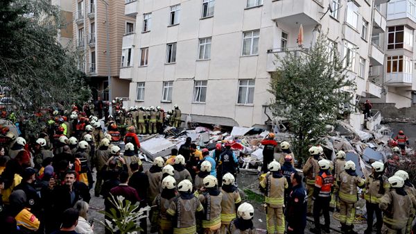 Meltepe'de bina çöktü - Sputnik Türkiye