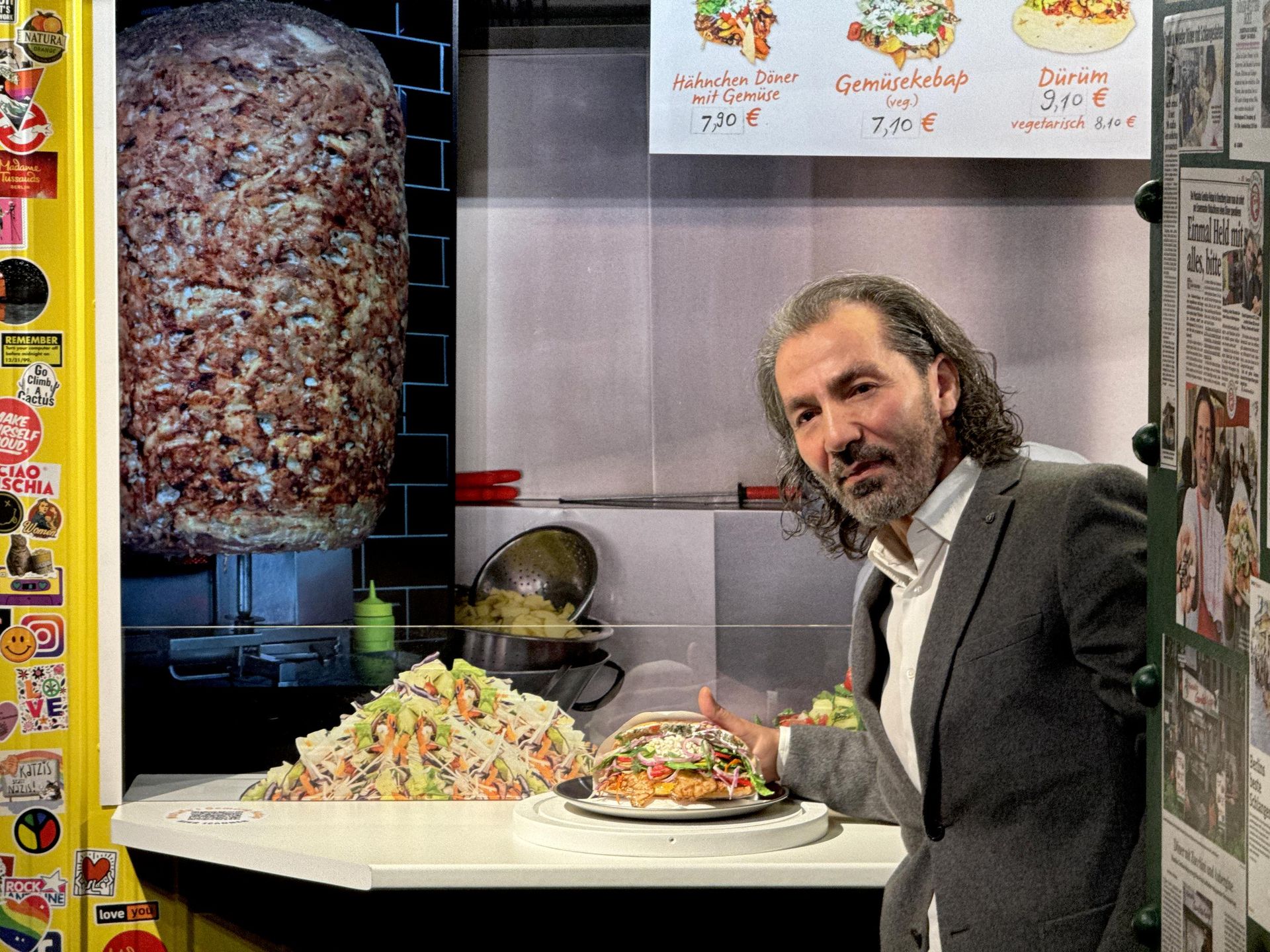 Mustafa's Gemüse Kebap'ın Berlin'deki ilk büfesi - Sputnik Türkiye, 1920, 08.10.2026