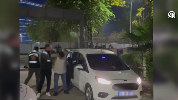 Kadıköy'de havaya ateş açıp intihar girişiminde bulunan şüpheli teslim oldu - Sputnik Türkiye