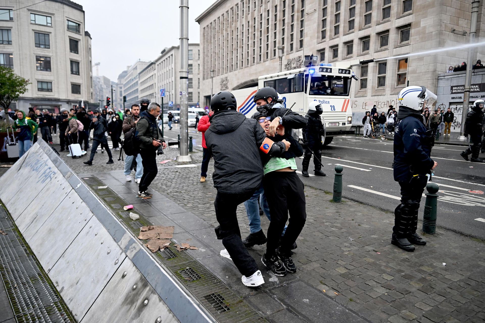 Brüksel'de protestocular ve polis çatıştı - Sputnik Türkiye, 1920, 09.10.2026