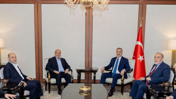 Dışişleri Bakanı Hakan Fidan, Ankara'da Hamas Siyasi Büro Şefi Halil Hayye ve beraberindeki Hamas heyetiyle bir araya geldi. - Sputnik Türkiye