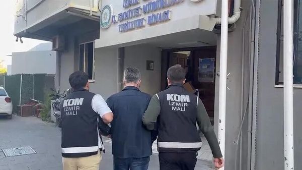 Bayraklı Belediyesine yönelik yolsuzluk soruşturması - Sputnik Türkiye