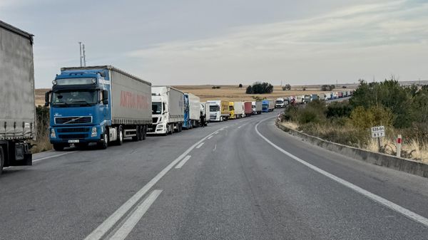 Hamzabeyli Sınır Kapısı'nda 30 kilometrelik TIR kuyruğu oluştu - Sputnik Türkiye