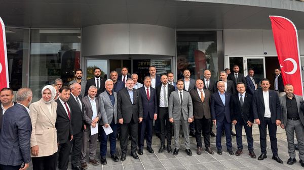 İzmir Büyükşehir Belediye Başkanı Cemil Tugay, AK Parti İzmir İl Başkanlığını ziyaret etti - Sputnik Türkiye