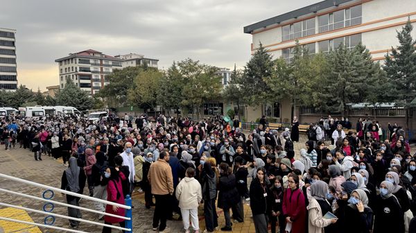 Kahramanmaraş'ta 2 okulda kötü koku paniği: 20 öğrenci hastaneye kaldırıldı, eğitime ara verildi
 - Sputnik Türkiye
