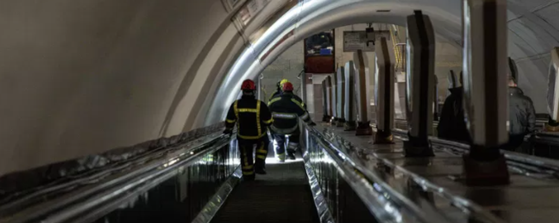 Kiev metrosunda elektrik kesintisi - Sputnik Türkiye, 1920, 14.10.2026